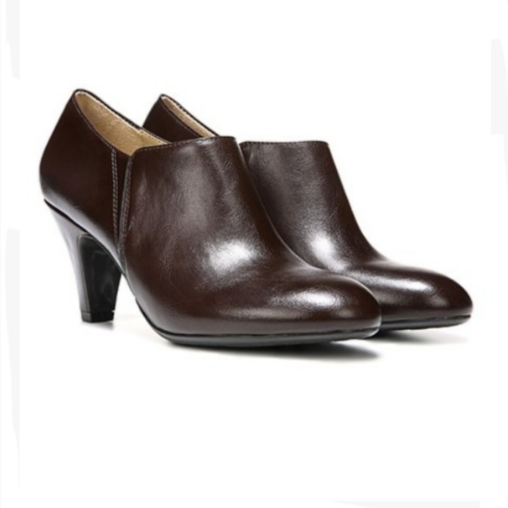 Round Toe Classic Silhouette Leather Slipon AnkleBooties LunicBrown